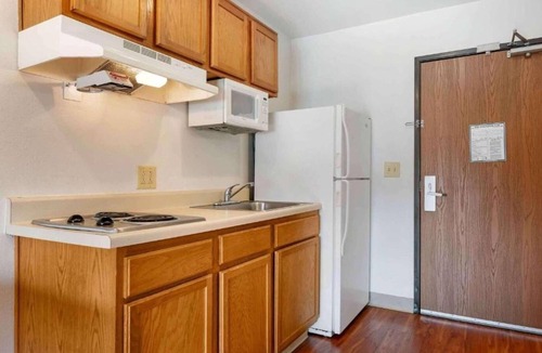 Sharonville Apartment | 2 Full Beds | Non-Smoking, Kitchen