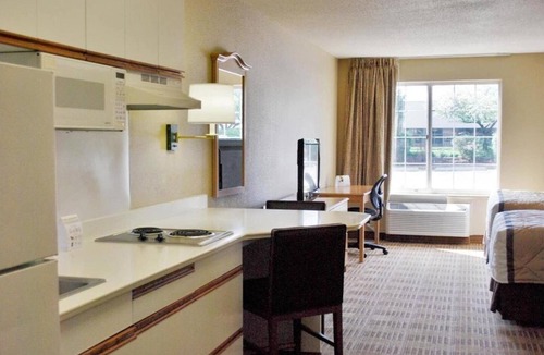 Eagan Apartment | 2 Full Beds | Non-Smoking, Kitchen