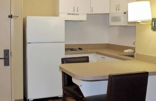 Eagan Apartment | 2 Full Beds | Non-Smoking, Kitchen