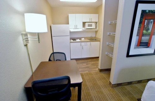 South Natomas Apartment | 2 Full Beds | Non-Smoking, Kitchen