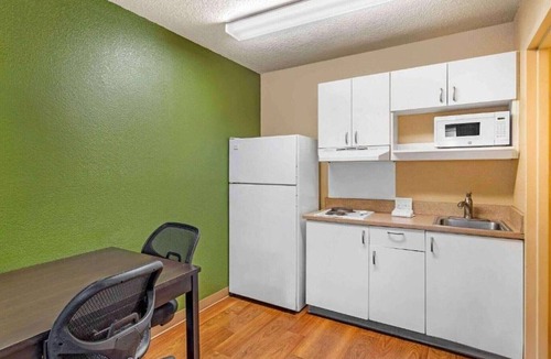 South Natomas Apartment | 2 Full Beds | Non-Smoking, Kitchen