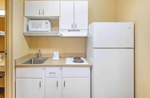 South Natomas Apartment | 2 Full Beds | Non-Smoking, Kitchen