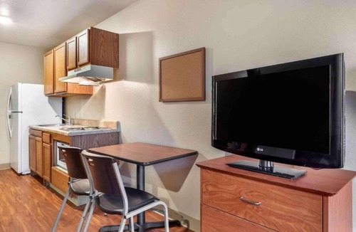 Shreveport Apartment | 2 Full Beds | Smoking, Kitchen
