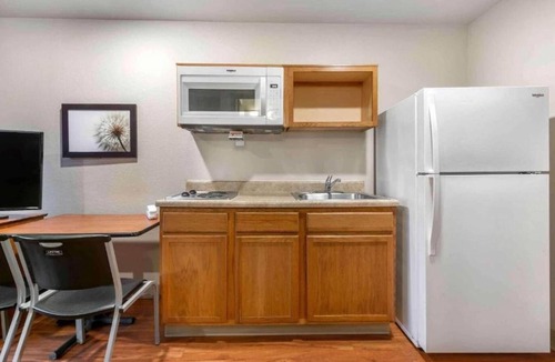 Shreveport Apartment | 2 Full Beds | Smoking, Kitchen