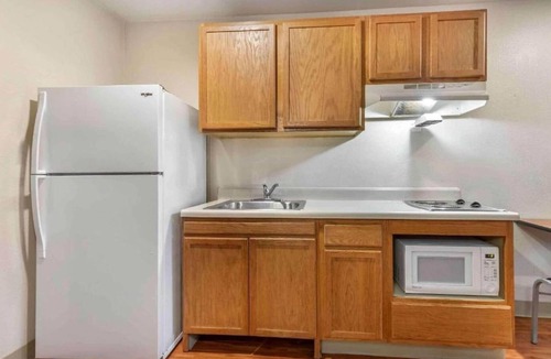 Shreveport Apartment | 2 Full Beds | Smoking, Kitchen
