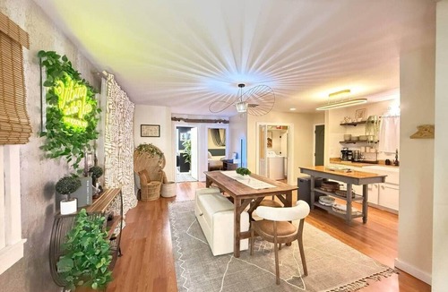 Hudson House | 2 FUN Apt w/2 Private Hot Tubs | 4BR, 2BA