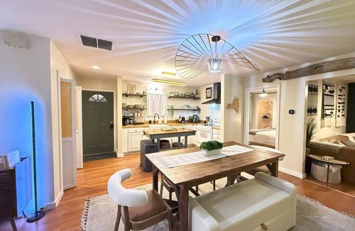 Hudson House | 2 FUN Apt w/2 Private Hot Tubs | 4BR, 2BA