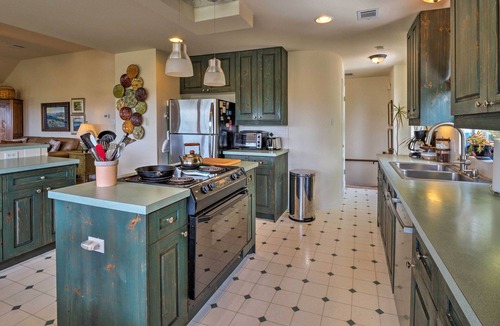 Apache Shores House | 2 Furnished Decks & Lake Views: Austin Escape