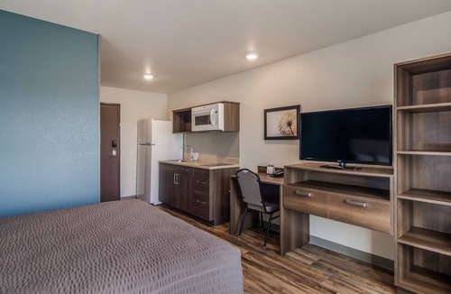Greenville Hotel | 2 Furnished Rooms for Budget Travelers Near Greenville’s Popular Attractions