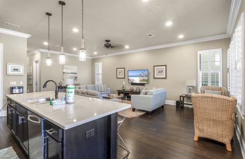 Villa Lago House | 2 Golf Carts ~ Golf Course View ~ Community Pool