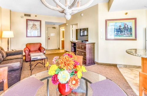 Las Vegas House | 2 Great Spaces w/Kitchen Right on the Strip! Near High Roller