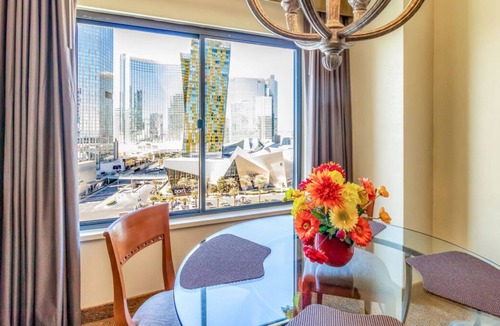 Las Vegas House | 2 Great Spaces w/Kitchen Right on the Strip! Near High Roller