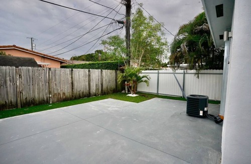 West Little Havana Apartment | 2 Guest, 5 minutes to everything in Miami
