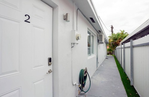 West Little Havana Apartment | 2 Guest, 5 minutes to everything in Miami