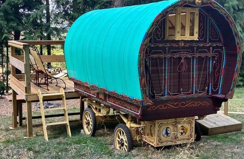 Longhope Ski Chalet | 2 Guests - Pet Friendly - Traditional Gypsy Vardo