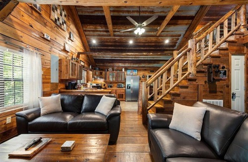 Trenton Cabin | 2 Hideaway Cabins | 2 Hot Tubs | Dog Friendly