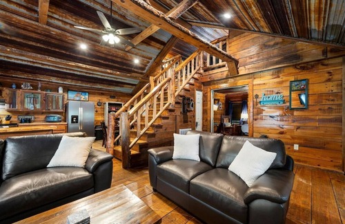 Trenton Cabin | 2 Hideaway Cabins | 2 Hot Tubs | Dog Friendly