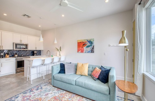 Galindo House | 2 Homes in 1! Centrally located near SoCo