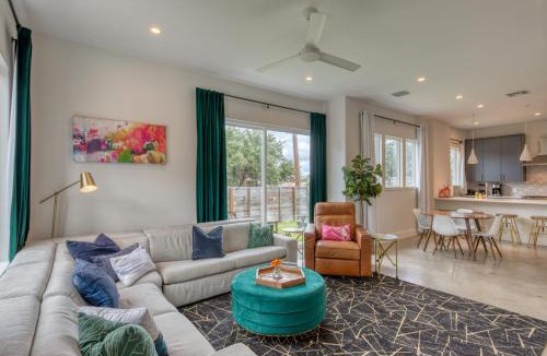 Galindo House | 2 Homes in 1 Centrally located near SoCo