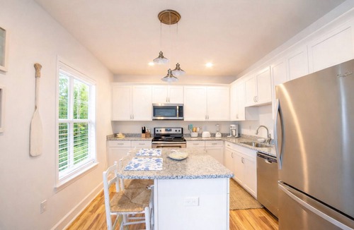 Crystal Beach House | 2 Homes in One | Putting Green | Pool | Golf Cart