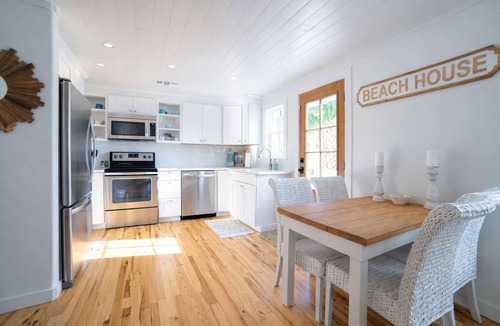 Crystal Beach House | 2 Homes in One | Putting Green | Pool | Golf Cart
