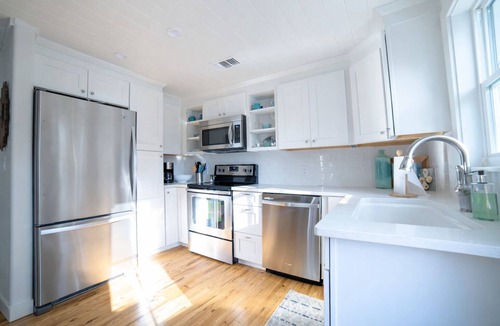 Crystal Beach House | 2 Homes in One | Putting Green | Pool | Golf Cart