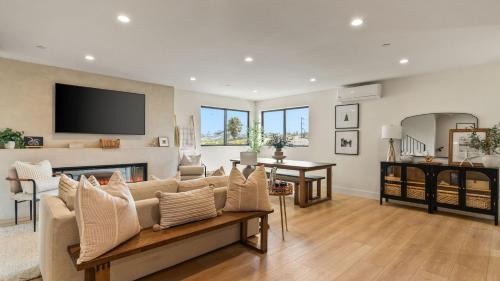 Point Loma Heights House | 2 Homes in San Clemente by AvantStay Sleeps 26 Steps from Sunset Cliffs Ocean Beach Dining
