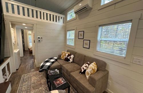 Mentone Apartment | 2 Homes Mentone Getaway - Riverfront & Near Parks