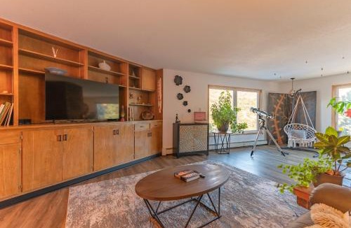 Cascade-Chipita Park House | 2 Hot Tubs + Sauna + Mountain Views | Winnemucca Retreat