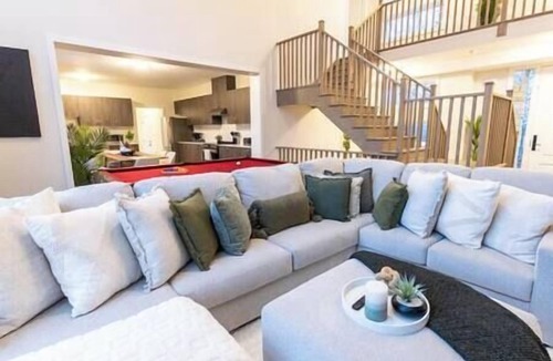 Dwight House | 2 Hot Tubs+Sauna+Games-Northern Lights & Horizons