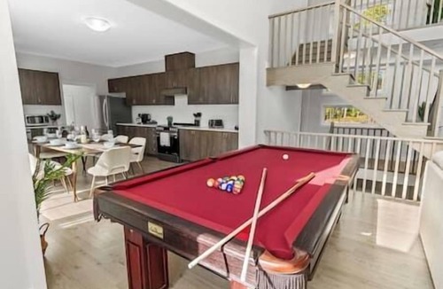 Dwight House | 2 Hot Tubs+Sauna+Games-Northern Lights & Horizons