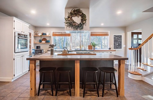 Hawley Cabin | 2 Houses, 22+Guests, 2 Hot Tubs, Renovated, Groups & Events Welcome, Firepit