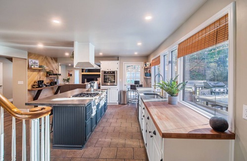 Hawley Cabin | 2 Houses, 22+Guests, 2 Hot Tubs, Renovated, Groups & Events Welcome, Firepit