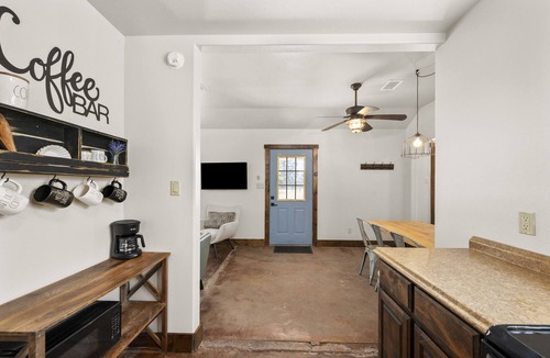 Columbus Other | 2 houses/5+bedrooms! Party Barn with games! Stocked Pond! On 5 acers-Sleeps 17