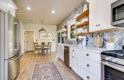 Blanco House | 2 Houses - 6 Acres, Riverfront, Pool, Hot Tub, BEAUTIFUL VALLEY
