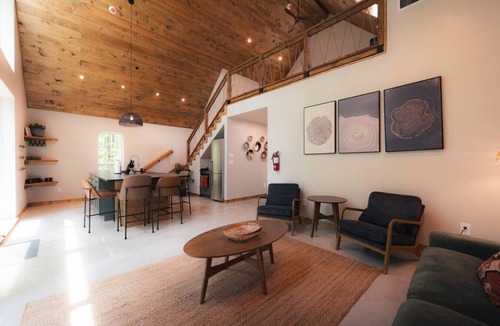 Conroe Cabin | #2 Hummingbird at Lost Forest Cabins