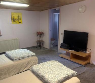 Vejlby Risskov Apartment | 2 hyggelige og rolige værelser