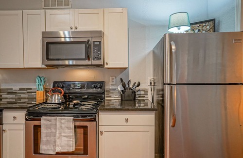 West Old Town Apartment | #2 in Old Town, 2bd/2ba, near I-40