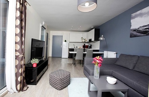 Vitry-sur-Seine House | 2 Independent Apartments (130 m²) – Metro Line 7