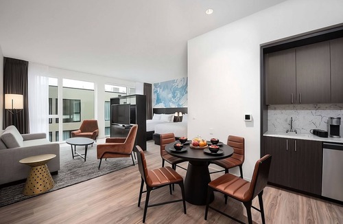 Central Area Hotel | 2 Inviting Studios - Your Ultimate Oregon Experience Near Dinings | Pets Allowed