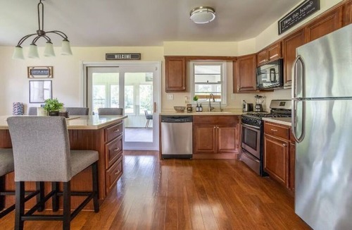 Pistakee Highlands House | 2 kayaks Game room Firepit BBQ grill Netflix WiFi