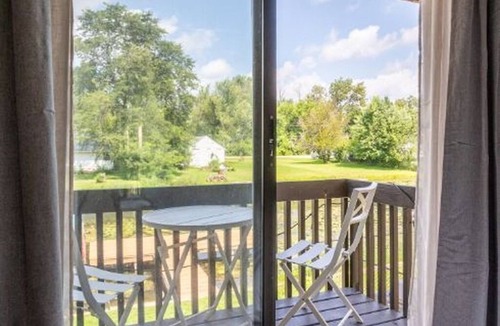 Pistakee Highlands House | 2 kayaks Game room Firepit BBQ grill Netflix WiFi
