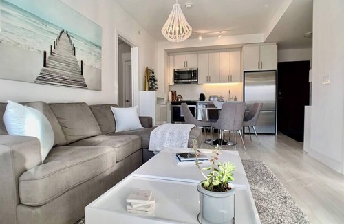 Innisfil Apartment | 2 King BD, Spring Escape-Balcony Views-Walk to Lakefront Marina & Hiking Trails