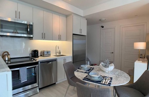 Innisfil Apartment | 2 King BD, Spring Escape-Balcony Views-Walk to Lakefront Marina & Hiking Trails