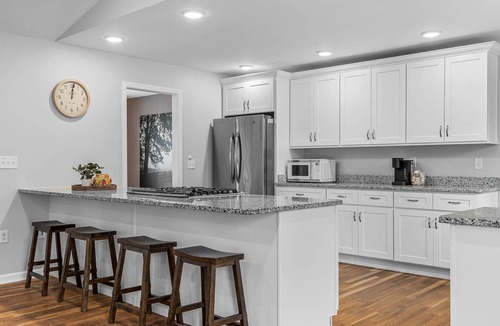 Cleveland House | 2 King Beds, 2 Twin Beds - Modern Country Stay
