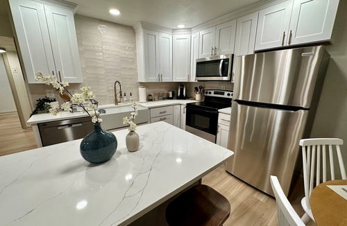 East Ocean View Apartment | 2 king beds -2nd fl walk 2 beach 5