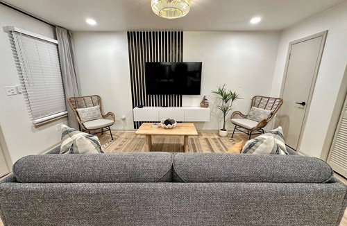 East Ocean View Apartment | 2 king beds -2nd fl walk 2 beach 5