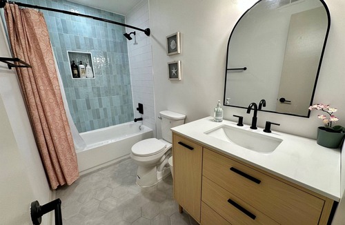 East Ocean View Apartment | 2 king beds -2nd fl walk 2 beach 5