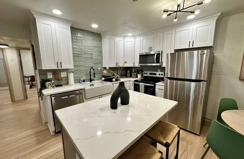 East Ocean View Apartment | 2 king beds -2nd floor walk 2 beach apt2