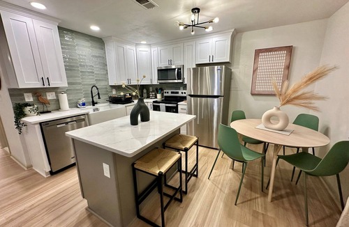 East Ocean View Apartment | 2 king beds -2nd floor walk 2 beach apt2